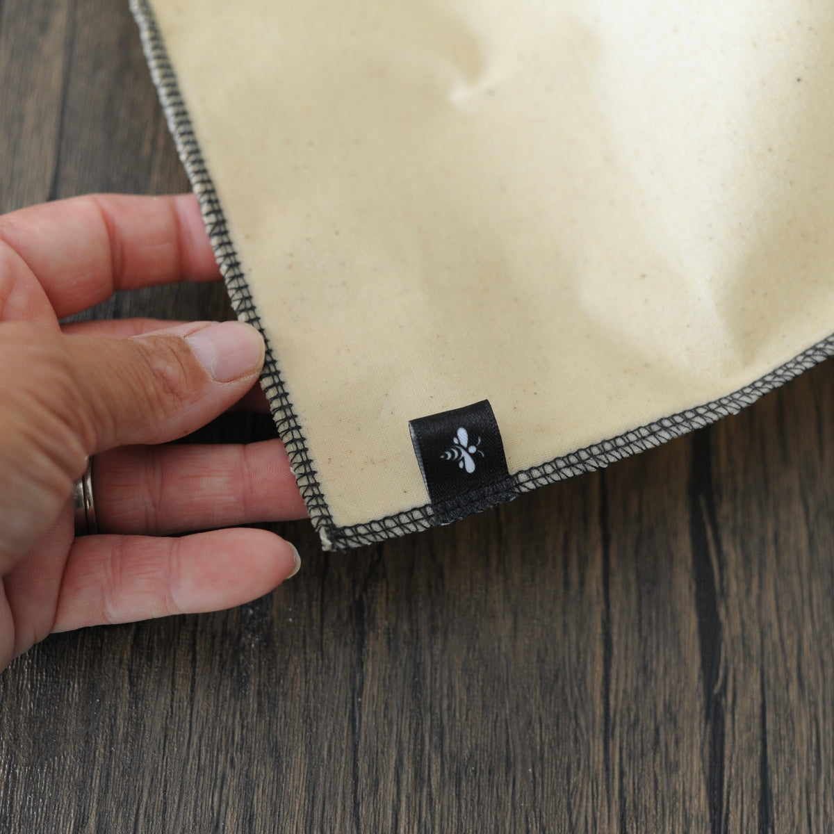 THE Beeswax Bag – Closer to Nature