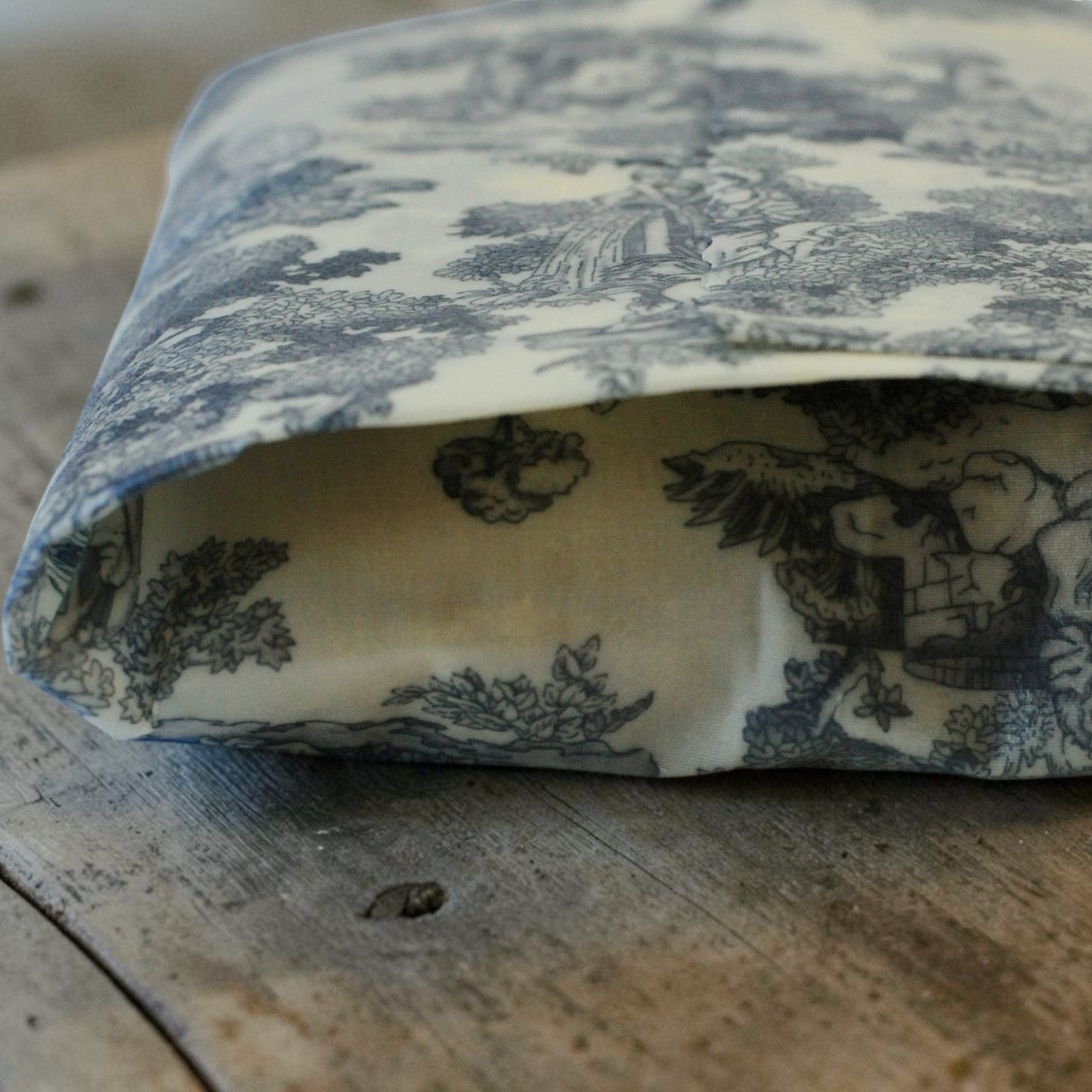 Vintage Toile Beeswax Bread Wrap Large ( 53x43cm)
